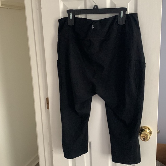 Torrid 3X Performance Core Capri Active Legging With Side Pockets Plus Size - Picture 6 of 6